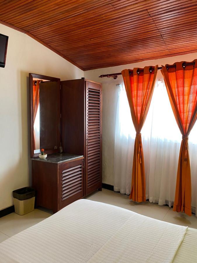 Beach Walk Hotel Unawatuna Exteriör bild